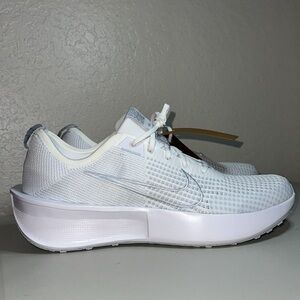 NIKE INTERACT RUN NEW, SZ14 men’s, 15.5 women’s, very comfy, last one! FD2291104